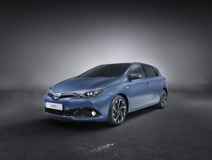  Toyota Auris Hybrid 2015 года  (фото 3 из 31)
